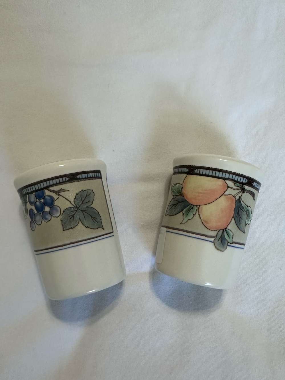 Mikasa Garden Harvest Salt & Pepper Set. New in box